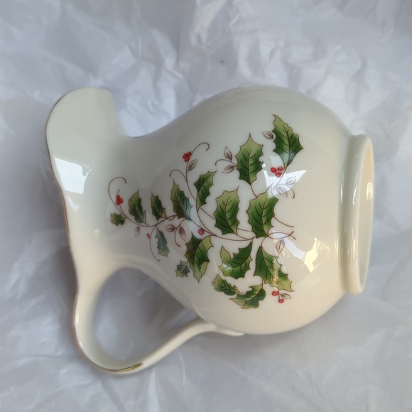 Christmas Holly Yuletide small Pitcher c Gold Trim Japan Holiday Fine China Vtg - Picture 2 of 4